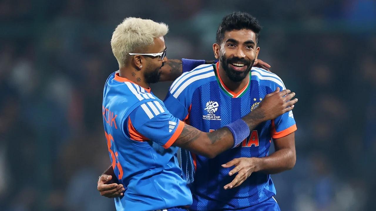 ২ ওভারে ৩ উইকেট হারিয়ে বিপদে পাকিস্তান