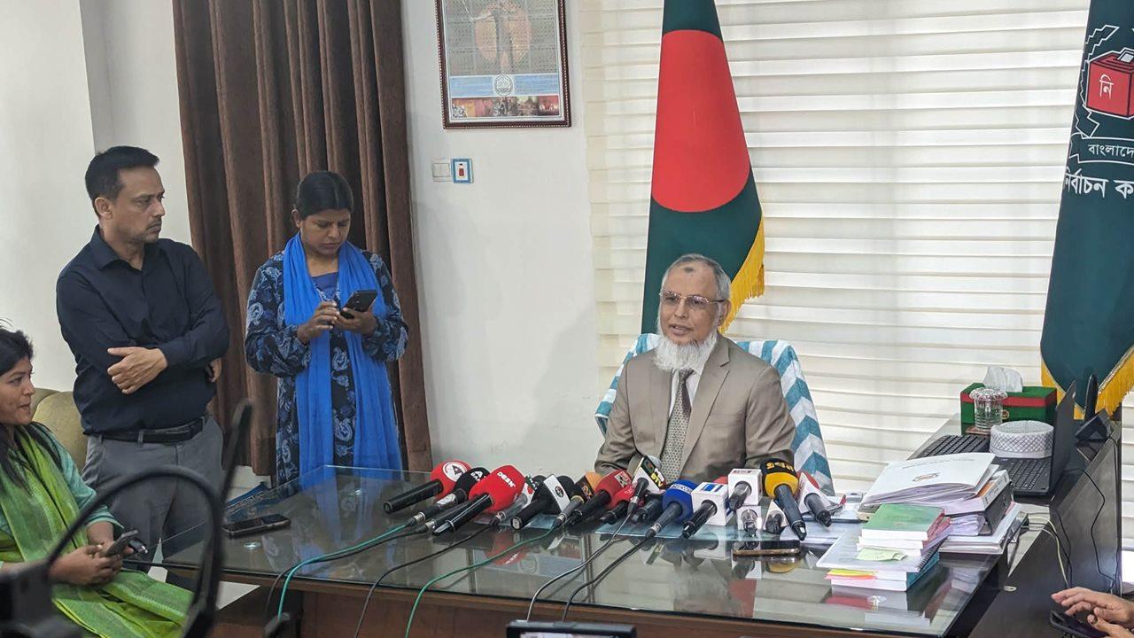 আদালতের নির্দেশে পেলে ভোট পুনর্গণনা : ইসি আনোয়ারুল