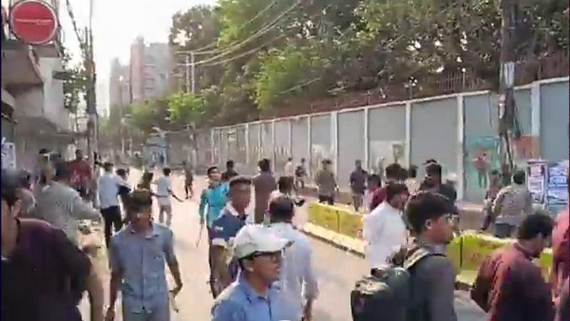 ‘গুপ্ত’ লেখা নিয়ে চট্টগ্রাম সিটি কলেজে ছাত্রদল-শিবির সংঘর্ষ