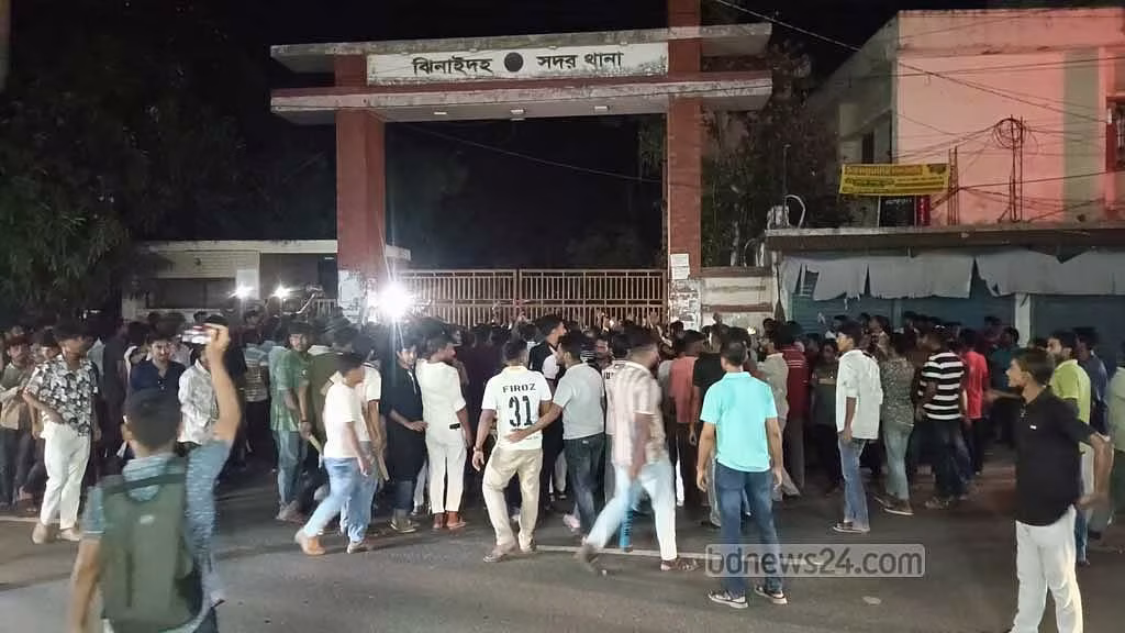 নাসীরুদ্দীন পাটওয়ারী ওপর হামলার ঘটনায় মামলা, প্রতিবাদে থানা ঘেরাও
